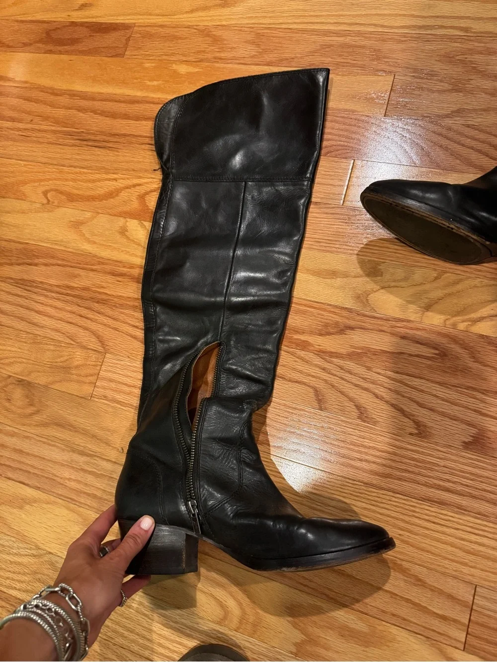 Frye smooth streamlined black